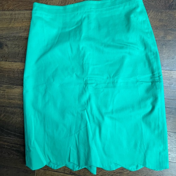 J. Crew💚Excellent Condition 💚Lined, Scalloped Pencil Skirt - Picture 1 of 7